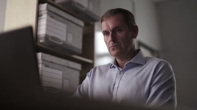An expert in the cameras - Killers: Caught on Camera