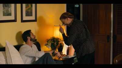 -An old family secret.
-Ah. - Dive Club