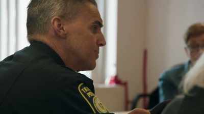 {\an1}and I wouldn't ask
my officers to do it - City Hall