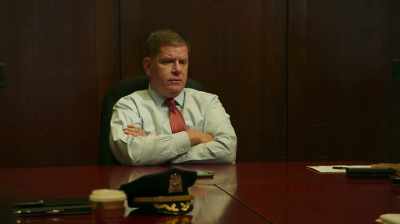 {\an1}And, you know, we have
the counselors, obviously, - City Hall