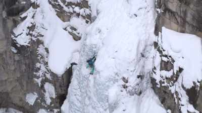 {\an1}At high altitudes, - Human: The World Within