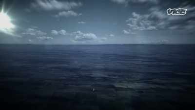 {\an1}-Because you can lock on to him,
shoot him, shoot him, shoot him. - While The Rest Of Us Die