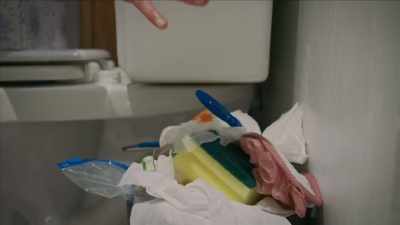 {\an1}But when it comes to my OCD,
it's, like, no self-control. - Mysteries of Mental Illness