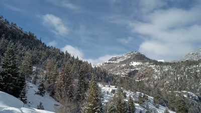 {\an1}But throw a mountain
into the mix, - Human: The World Within