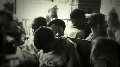 {\an1}By the early '70s,
many had had enough. - Mysteries of Mental Illness