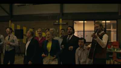 {\an1}CHOIR SING - Everyone Else Burns
