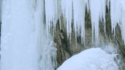 {\an1}-Climbing is as much mental
as it is physical. - Human: The World Within