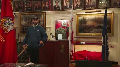 {\an1}Everyone dismounts
to get more guns downrange - City Hall