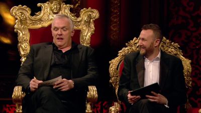 {\an1}CHEERING AND APPLAUSE - Taskmaster