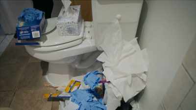 {\an1}FUCHS: I'm so focused on
getting that clean feeling - Mysteries of Mental Illness
