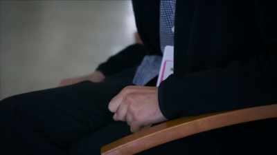 {\an1}I earned my way to this surgery - Mysteries of Mental Illness