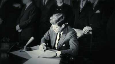 {\an1}KENNEDY: I think that
in years to come, - Mysteries of Mental Illness