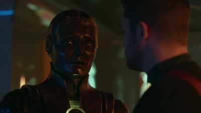 {\an1}Miss Gordon is old. - Philip K. Dick's Electric Dreams