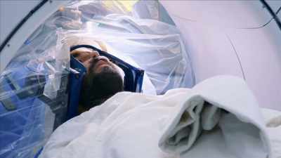 {\an1}NARRATOR: Deep brain
stimulation holds promise - Mysteries of Mental Illness