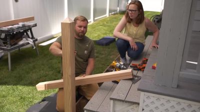 {\an1}Nathan: Now that we have
our post and it's plumb, - Ask This Old House