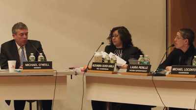 {\an1}O'NEILL: Or simply addingthe sentence - City Hall