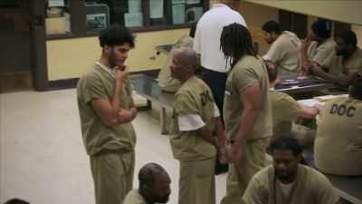 {\an1}Past charges include drunk
driving and drug possession. - Mysteries of Mental Illness