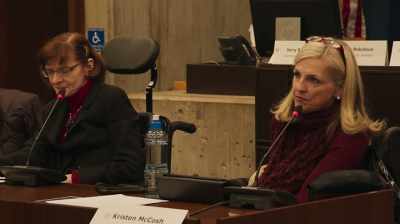 {\an1}Specifically for interest
to our community - City Hall