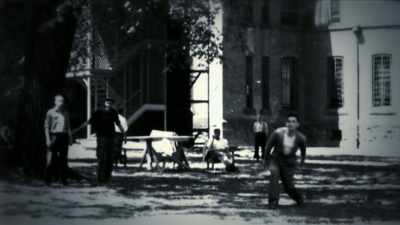 {\an1}They found forms of
self-expression - Mysteries of Mental Illness