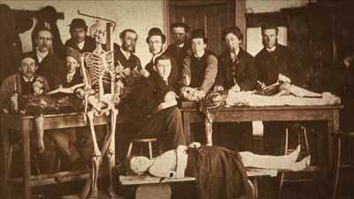 {\an1}They probed these corpses - Mysteries of Mental Illness
