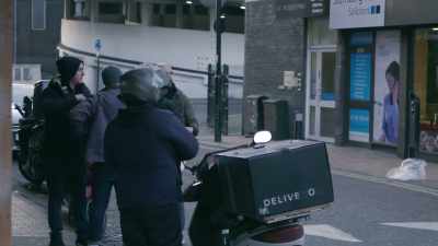 {\an1}Took him down that street,
just to one side, - Coded Bias