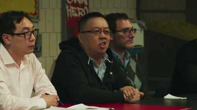 {\an1}We don't want to see this
industry fall, - City Hall