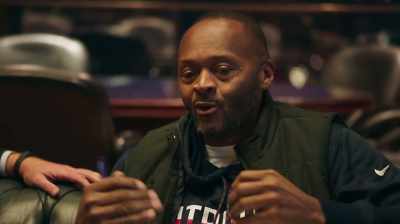 {\an1}"We're not organizing from the
ground, - City Hall