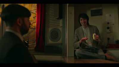{\an2}David. You'll see
I'm on the gold cola. - Everyone Else Burns