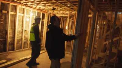 {\an3}All right, so all this
fire caulking is done, - City Hall
