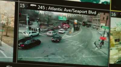 {\an3}MAN:
The highway... the Expressway's
starting to slow down. - City Hall