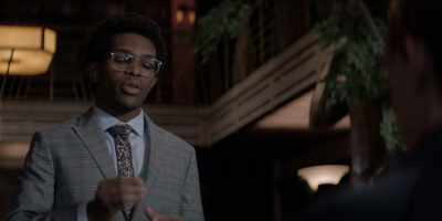 {\an5}Alice knows this can penetrate
the Batsuit - Batwoman