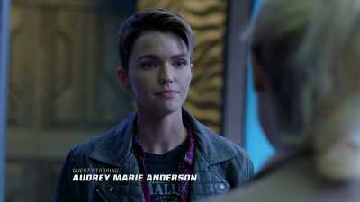 {\an5}And from what you told me, - Batwoman