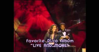 {\an5}- Donna Summer.
- Live and More. - Love to Love You, Donna Summer