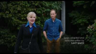 {\an5}Erm, listen, if he does get in
touch, you-you'll text me or... - Before We Die