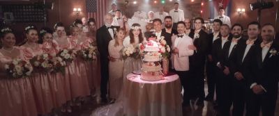 {\an5}Everyone pitched in with something in the wedding. - Father of the Bride