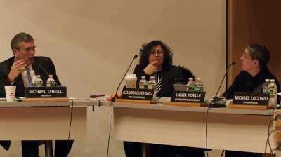 {\an5}Right, right. But now we're talking about
additional space - City Hall