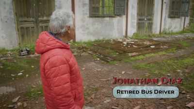 {\an5}TRANSLATION: Now you can see,
there's tree's growing inside. - Secrets of the Railways