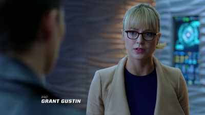 {\an5}- What have you done?
- As I said, - Batwoman