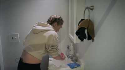 {\an7}And I go through soap a lot. - Mysteries of Mental Illness