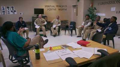 {\an7}MR. BO: Who's been diagnosed
with PTSD? - Mysteries of Mental Illness