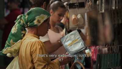 {\An8}2,50 euros.
- That's very expensive, isn't it? - Honeyland