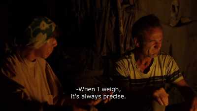 {\An8} A digital scale.
- When I weigh, it's always precise. - Honeyland