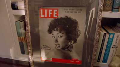 {\an8}A EDIÇÃO DAS LENDAS - Rita Moreno: Just a Girl Who Decided to Go for It