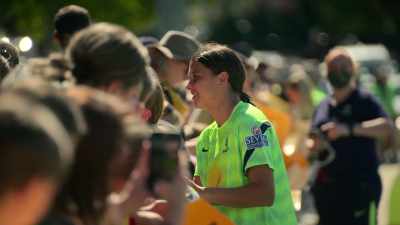 {\an8}(ALL CHEERING AND CLAMOURING) - Matildas: The World at Our Feet