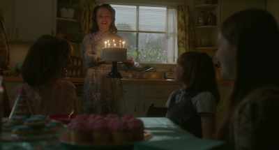 {\an8}all: * Happy birthday to you ♪ - A Friend of the Family