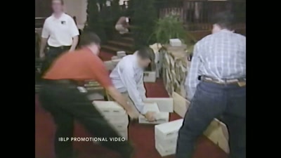 {\an8}[Amy] I was like, "Where's Josh?
Where is he?" - Shiny Happy People: Duggar Family Secrets