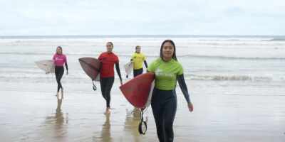 {\an8}Anchor Cove's Lily Tran takes first, - Surviving Summer