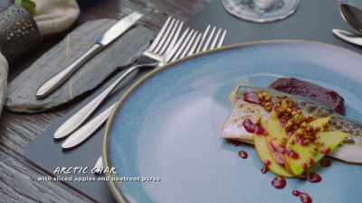 {\an8}And we have an Arctic Char
that we catch ourselves - Restaurants at the End of the World
