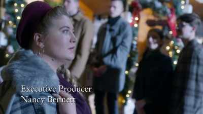 {\an8}And they know, in
that perfect moment, - Joyeux Noel