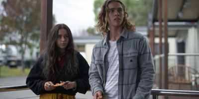 {\an8}Are you seriously going to
give me parenting advice? - Surviving Summer